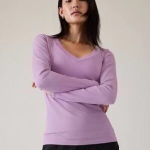 Athleta Renew Ribbed Vneck Seamless M